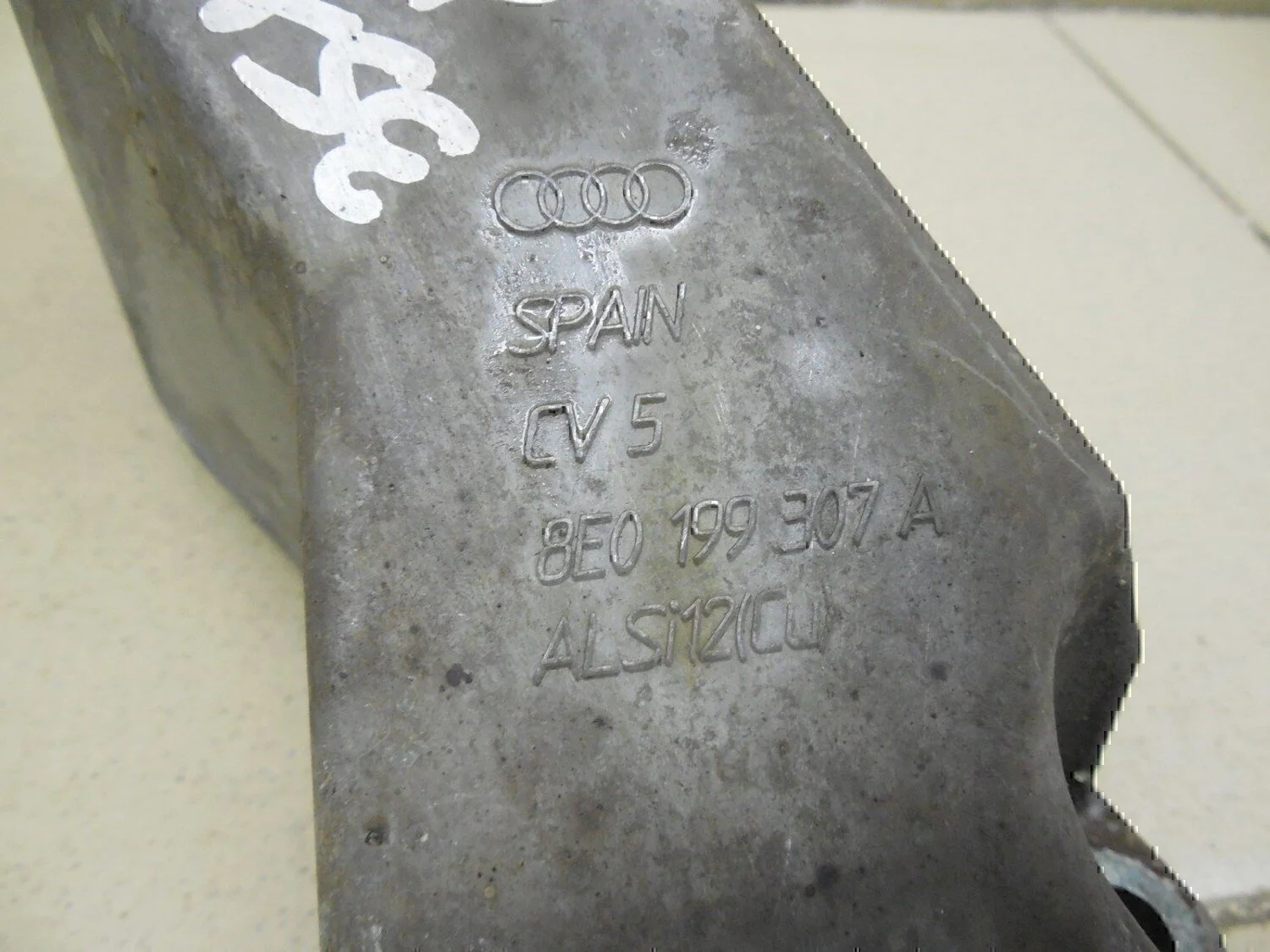 Кронштейн двигателя левый Audi A4 [B6] 2000-2004 - миниатюра 7