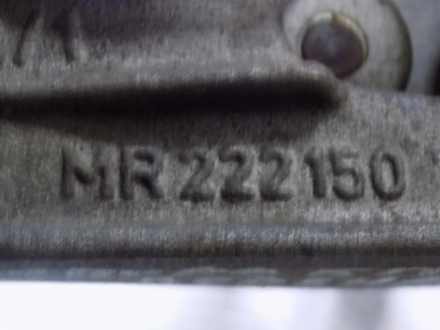 Кронштейн КПП левый MITSUBISHI Carisma (DA) 1999-2003 - миниатюра 3
