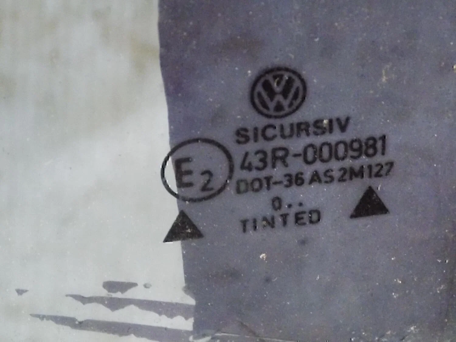 Стекло двери задней левой VW Passat [B3] 1988-1993 - миниатюра 2