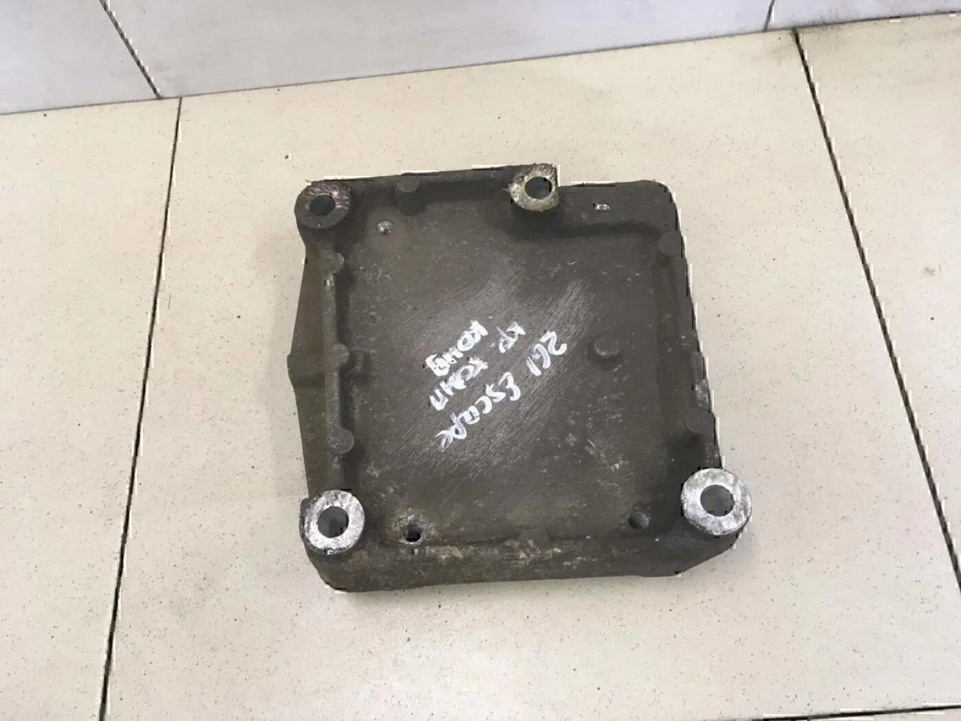 Кронштейн кондиционера FORD Escape 2001-2006 - миниатюра 2