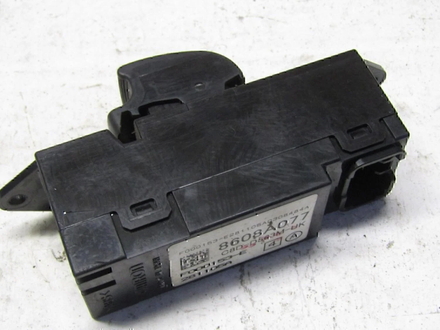 Кнопка стеклоподъемника MITSUBISHI Colt (Z3) 2004-2012 - миниатюра 2