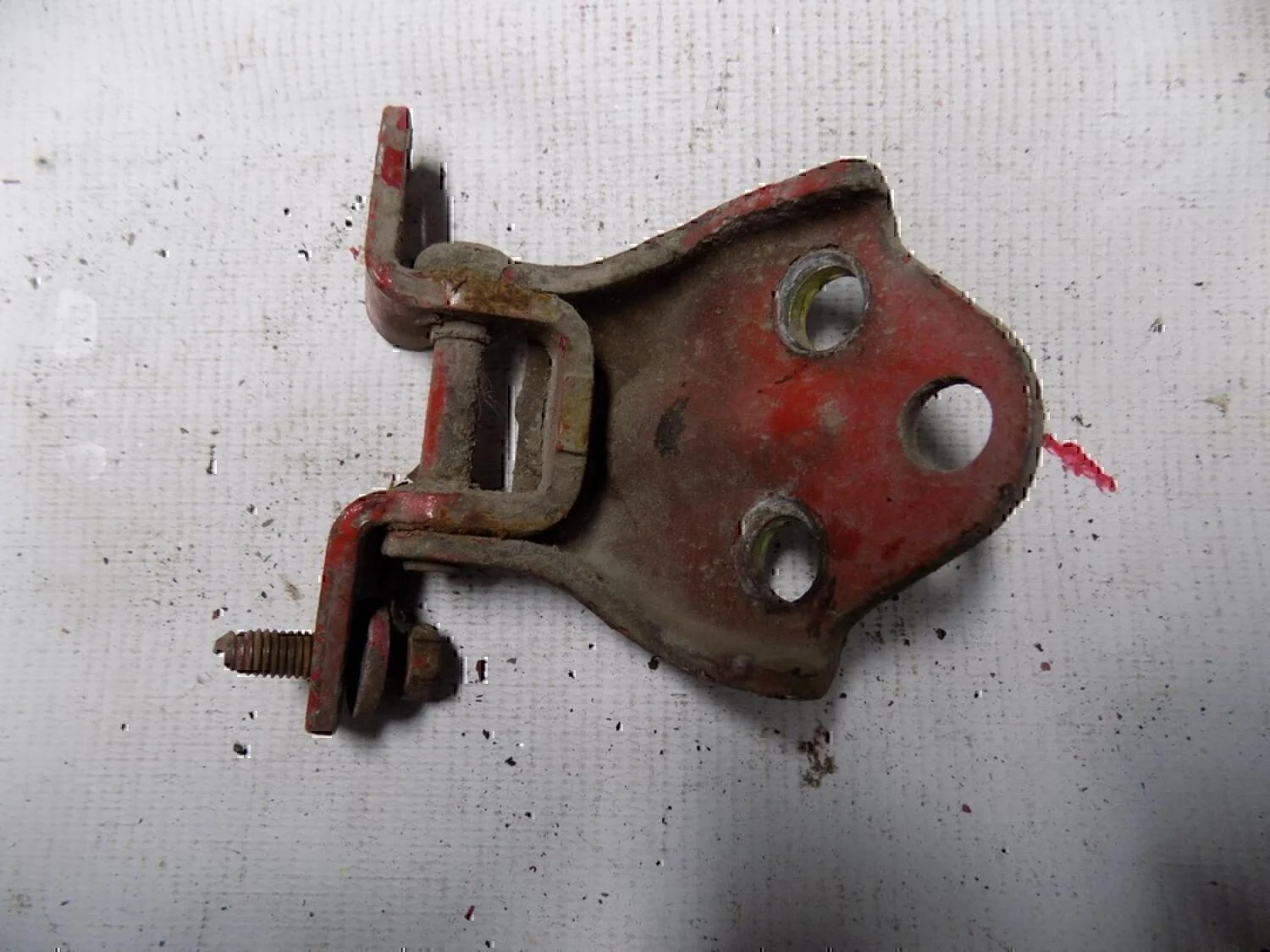 Петля двери передней MITSUBISHI Carisma (DA) 1999-2003 - миниатюра 2