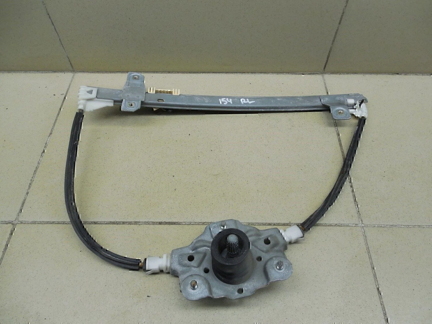 Стеклоподъемник механ. задний левый RENAULT Scenic 1999-2002 - изображение 1