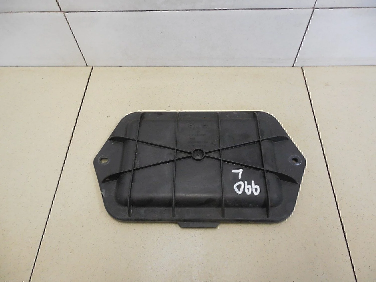 Накладка (кузов внутри) Audi Tiguan 2011-2016 - изображение 1