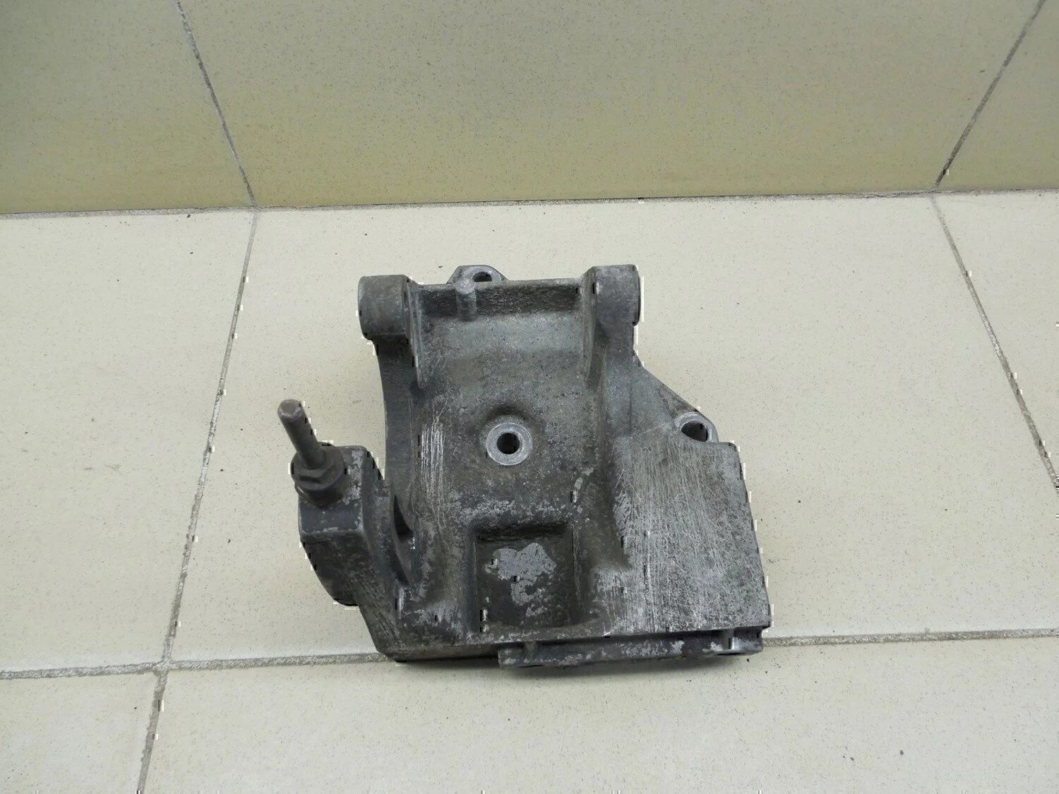 Кронштейн гидроусилителя RENAULT Megane 1996-1999 - миниатюра 6