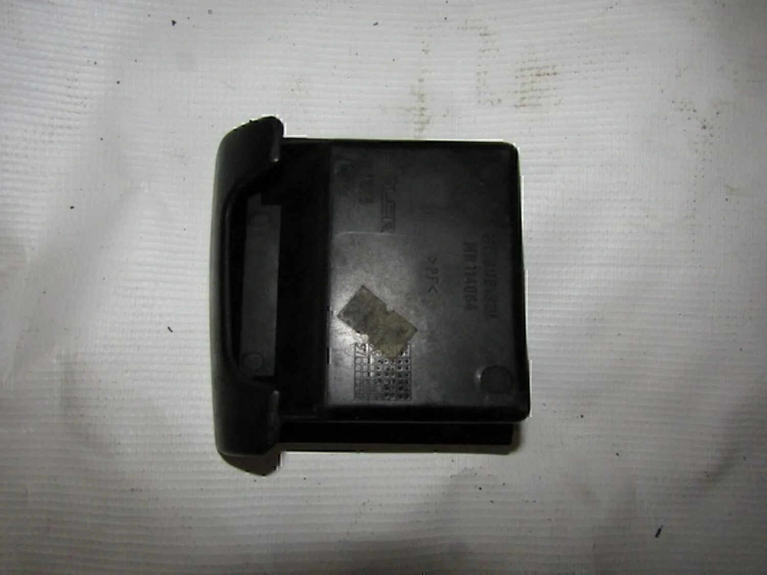 Пепельница передняя MITSUBISHI Carisma (DA) 1995-1999 - миниатюра 2