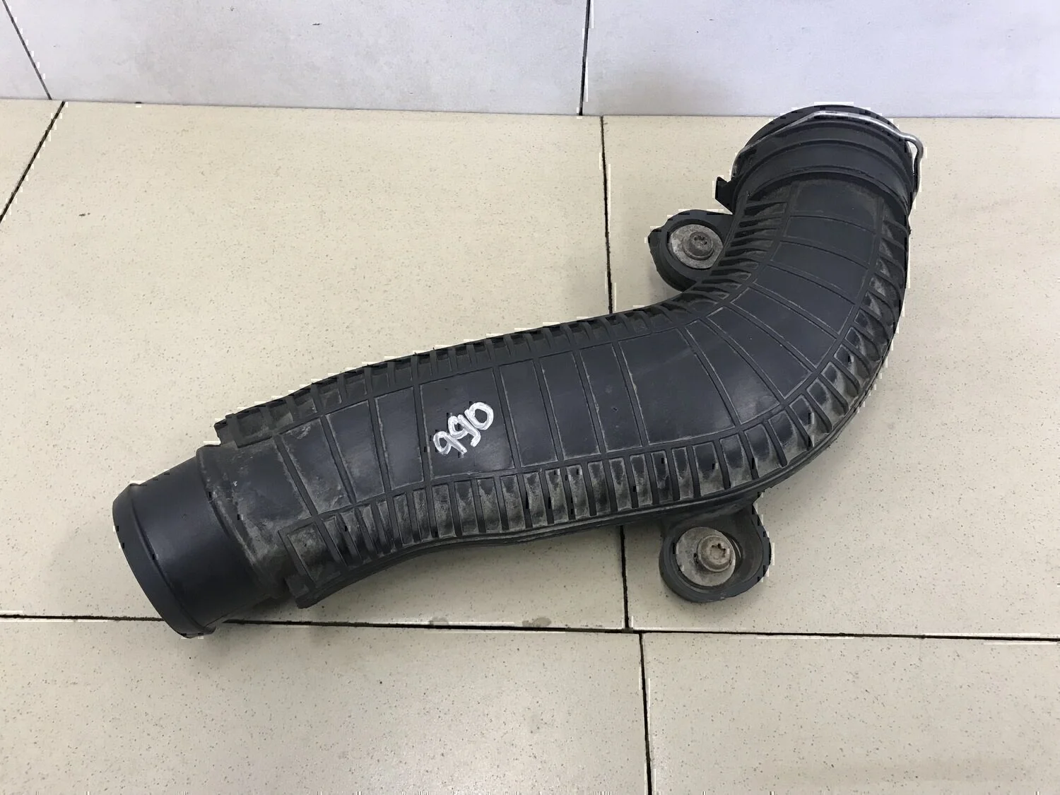 Патрубок интеркулера Audi Passat [B6] 2005-2010 - миниатюра 2