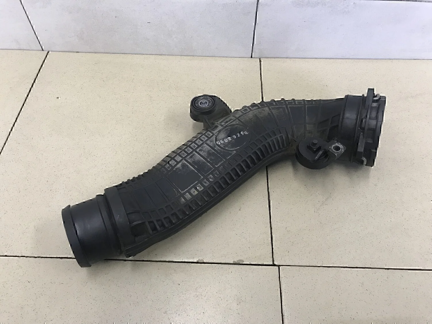 Патрубок интеркулера Audi Passat [B6] 2005-2010 - миниатюра 3