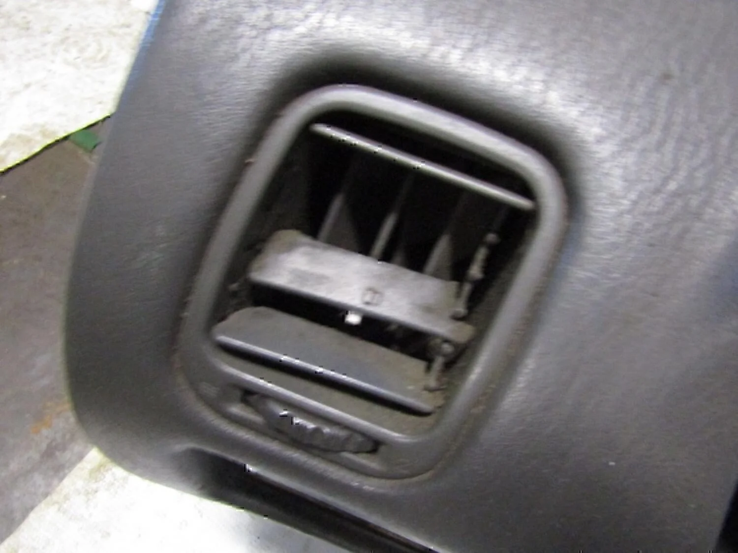 Торпедо MITSUBISHI Carisma (DA) 1995-1999 - миниатюра 3
