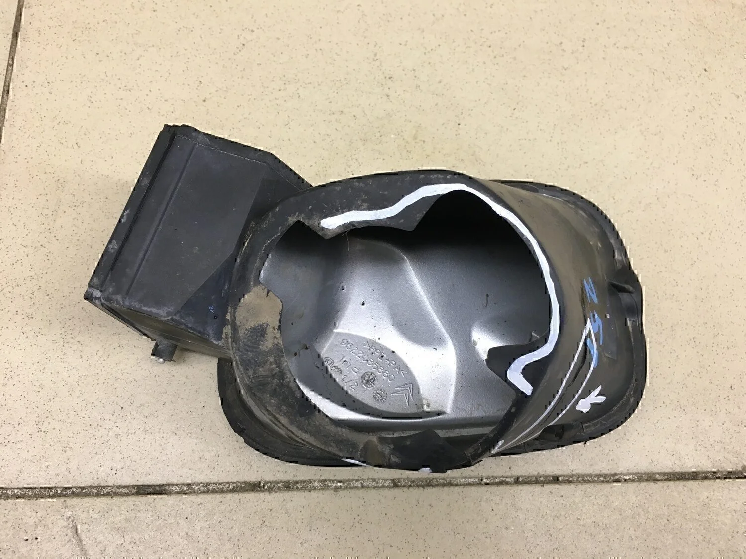 Лючок бензобака Peugeot-Citroen Xsara 2000-2005 - миниатюра 3