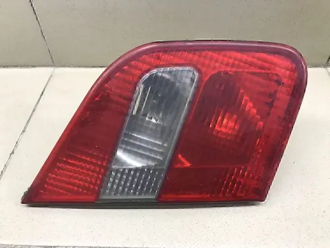 Фонарь задний внутренний левый MITSUBISHI Carisma (DA) 1999-2003