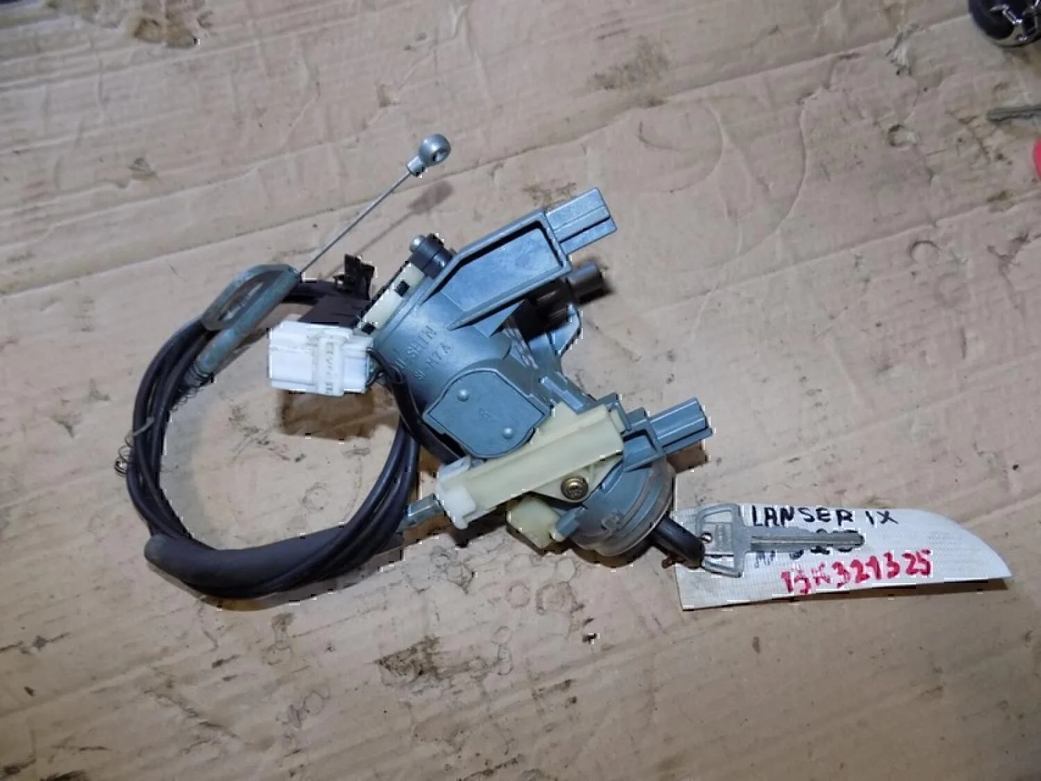 Замок зажигания MITSUBISHI Lancer Cedia 2000-2003 - изображение 1