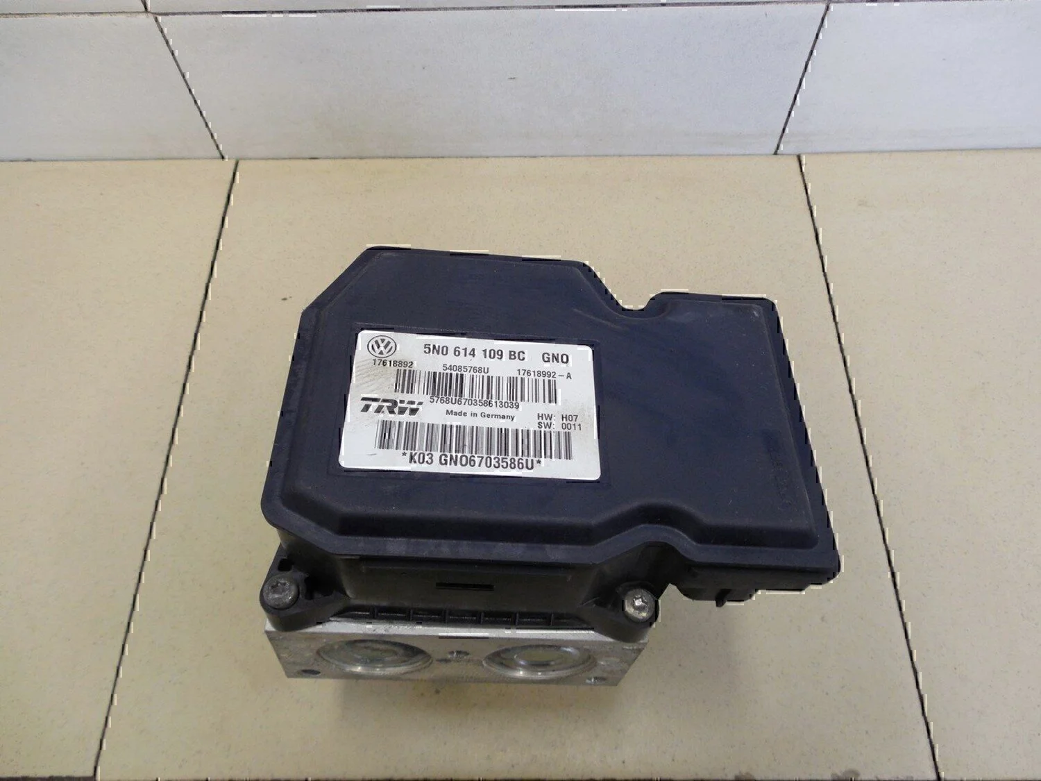 Блок ABS (насос) VW Tiguan 2011-2016 - миниатюра 2