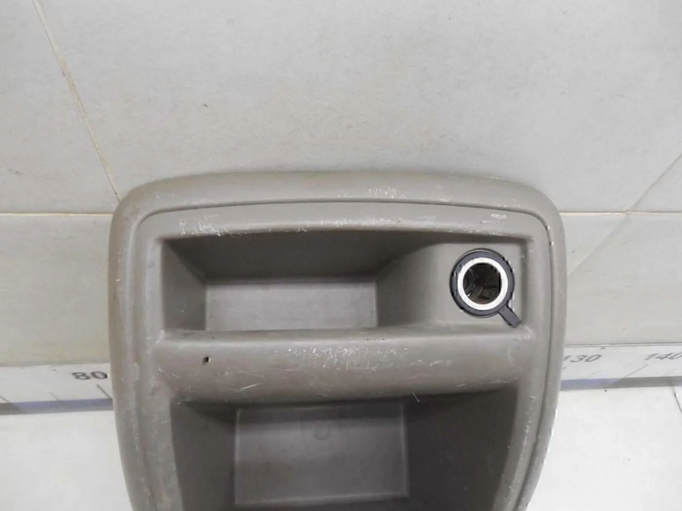 Консоль FORD Escape 2001-2006 - миниатюра 2
