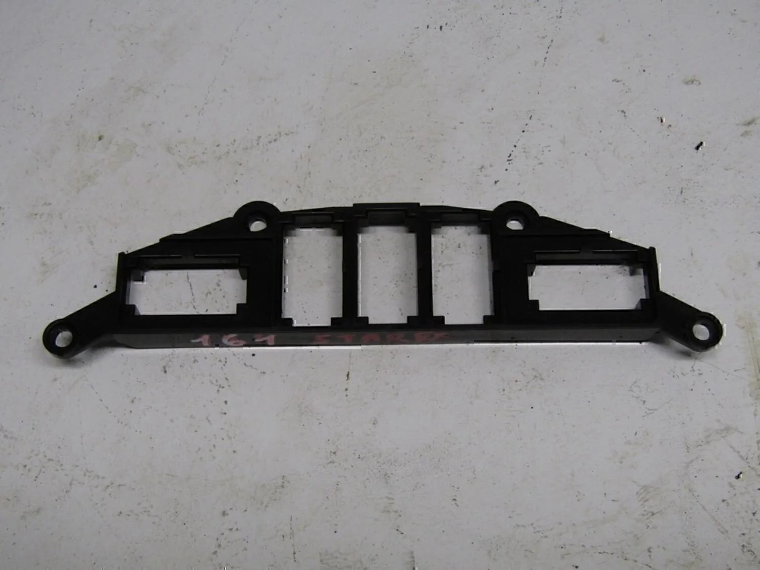 Рамка Hyundai-KIA Starex H1 1997-2007 - изображение 1