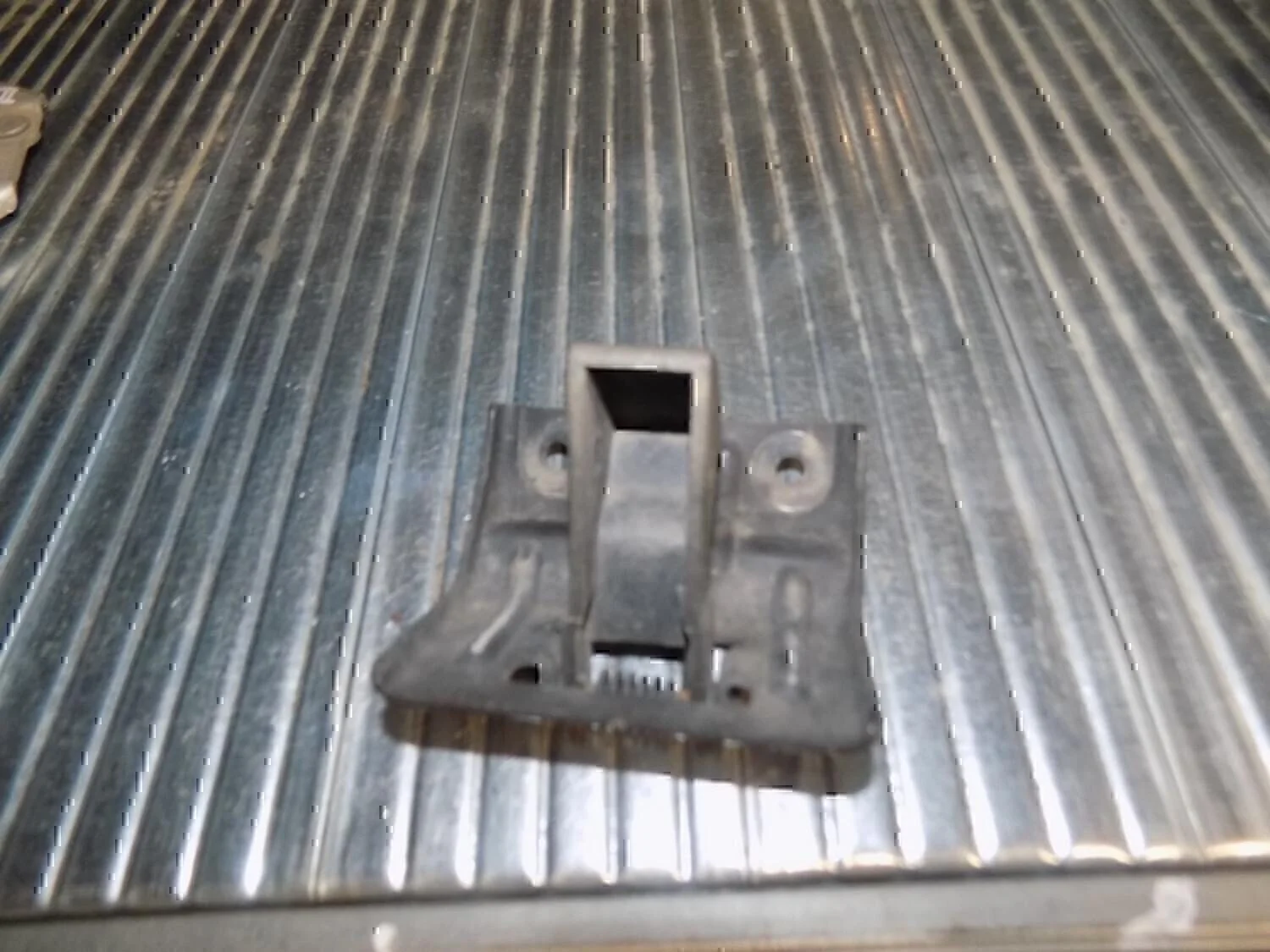 Ручка открывания капота RENAULT Megane II 2002-2009 - миниатюра 2