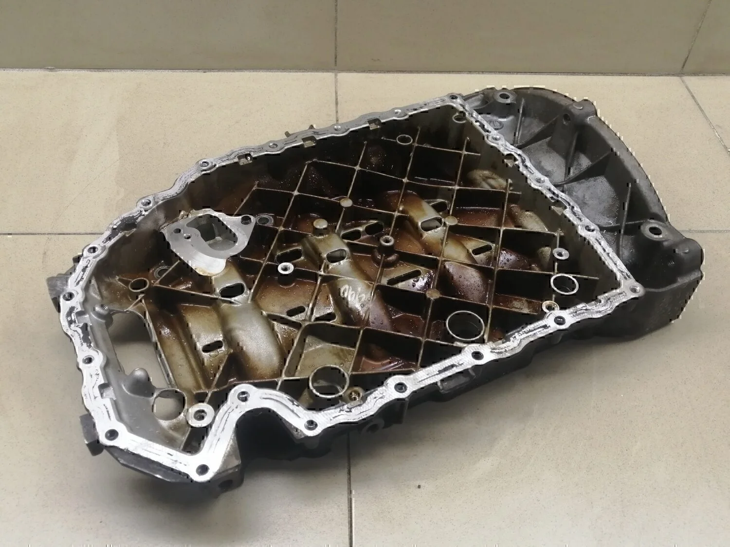 Поддон масляный двигателя Audi Passat [B6] 2005-2010 - миниатюра 4