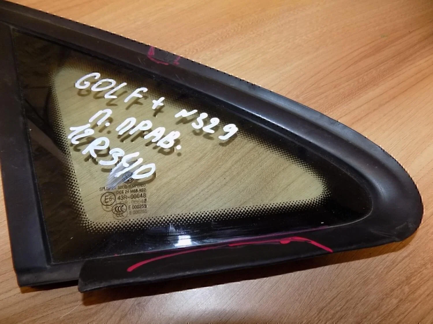 Стекло кузовное глухое правое VW Golf V Plus 2005-2014 - миниатюра 2