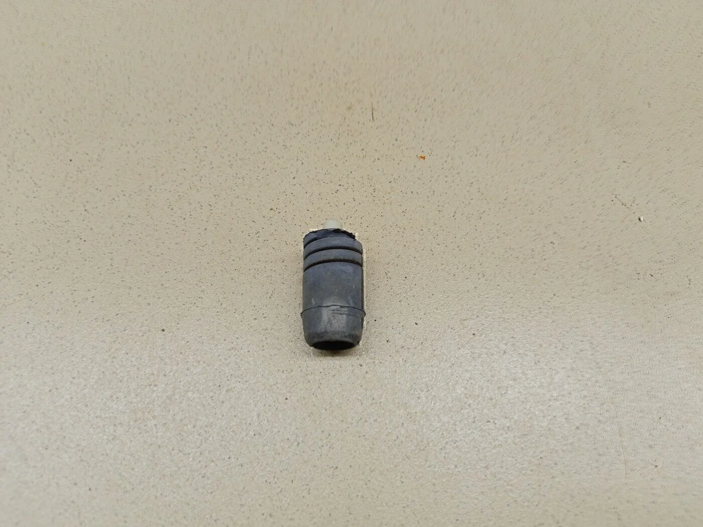 Отбойник крышки багажника Peugeot-Citroen C4 2005-2011 - миниатюра 2