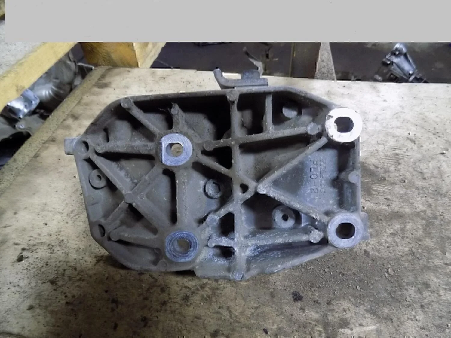 Кронштейн кондиционера HONDA Civic 2001-2005 - миниатюра 2