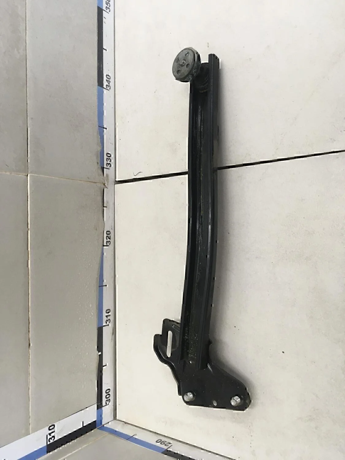 Направляющая стекла Subaru Legacy Outback (B13) 2003-2009 - изображение 1