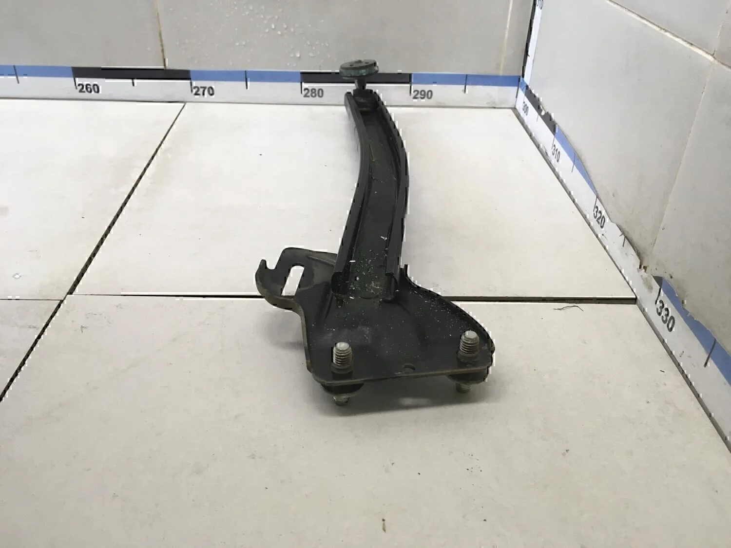 Направляющая стекла Subaru Legacy Outback (B13) 2003-2009 - миниатюра 3
