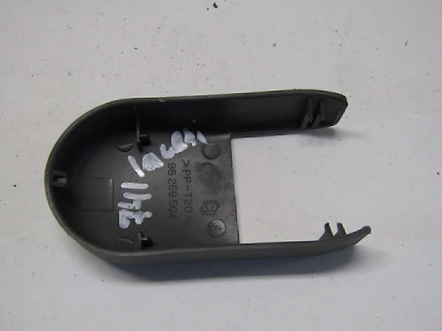Крышка кронштейна сиденья Chevrolet Lacetti 2003-2013 - миниатюра 2