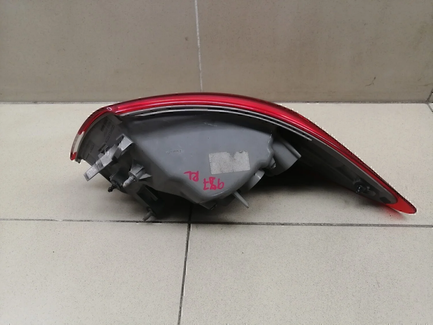 Фонарь задний наружный левый NISSAN Almera (G15) 2013> - миниатюра 3