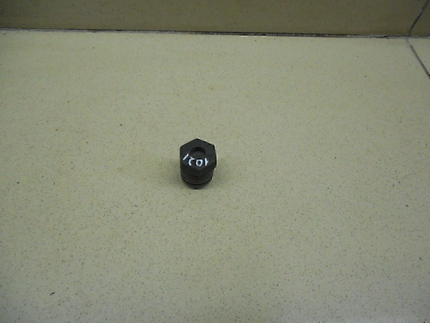 Отбойник капота Chevrolet Aveo (T200) 2003-2008 - миниатюра 2