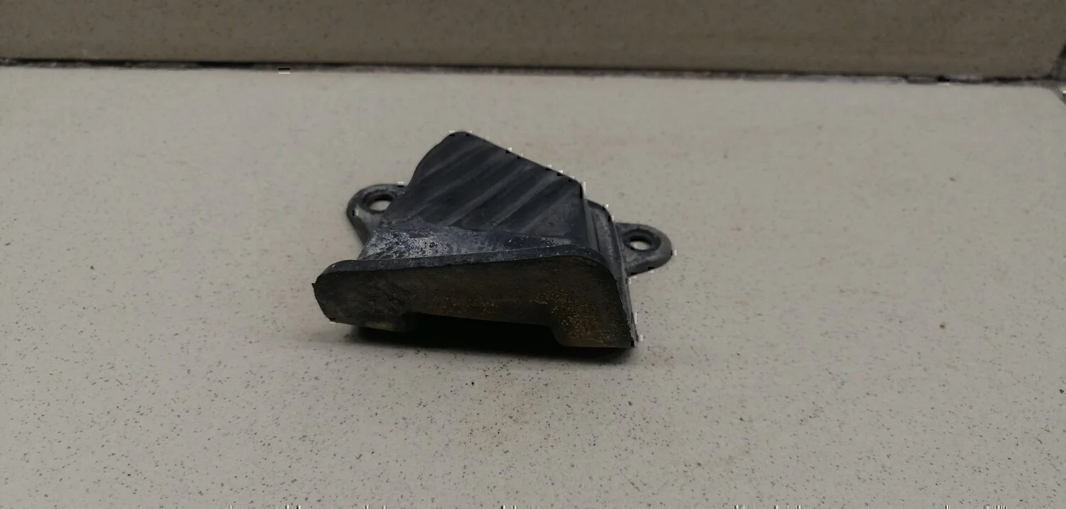 Отбойник крышки багажника FORD Kuga 2008-2012 - миниатюра 2