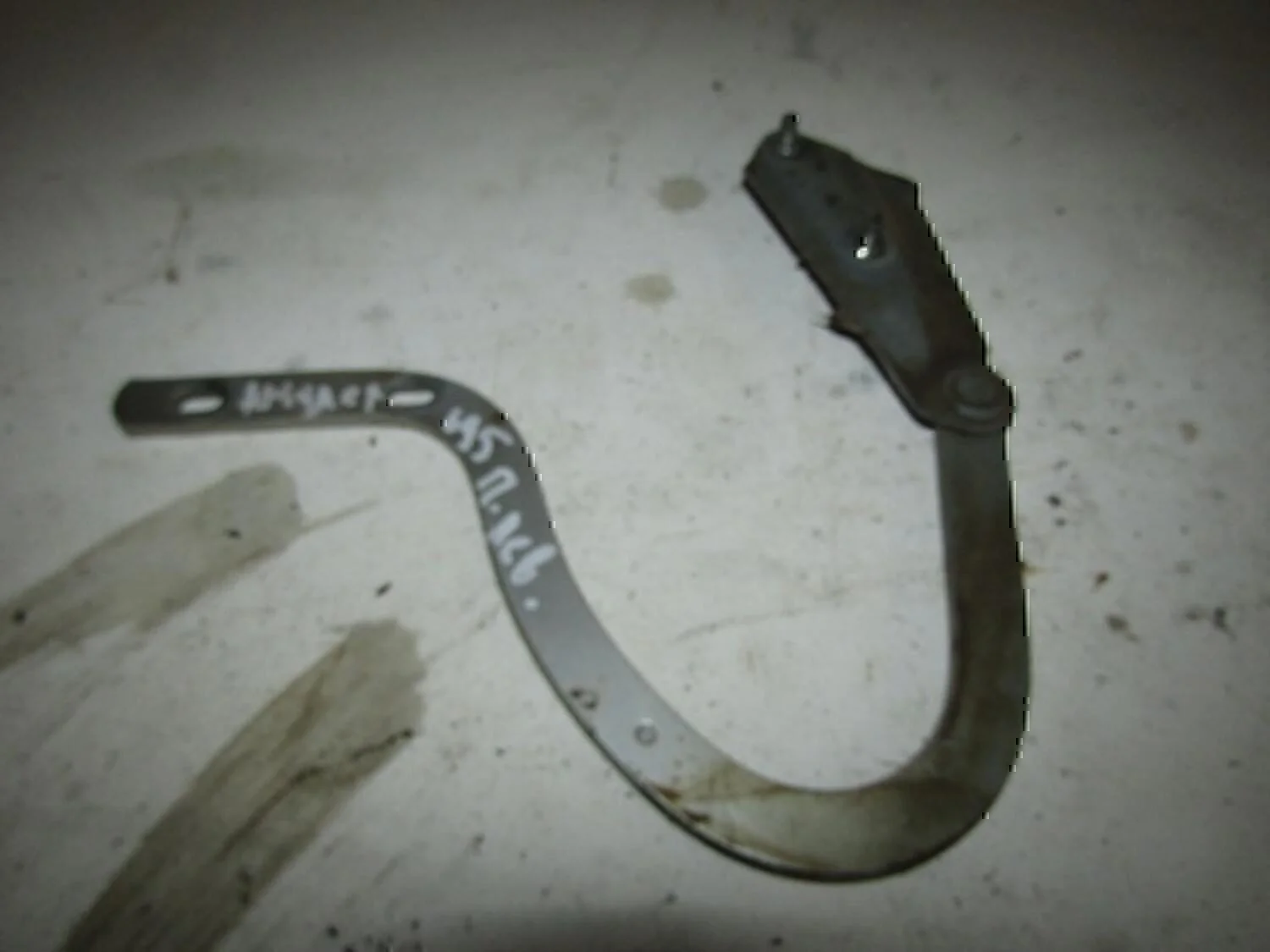 Петля капота левая Chery Amulet (A15) 2006> - изображение 1