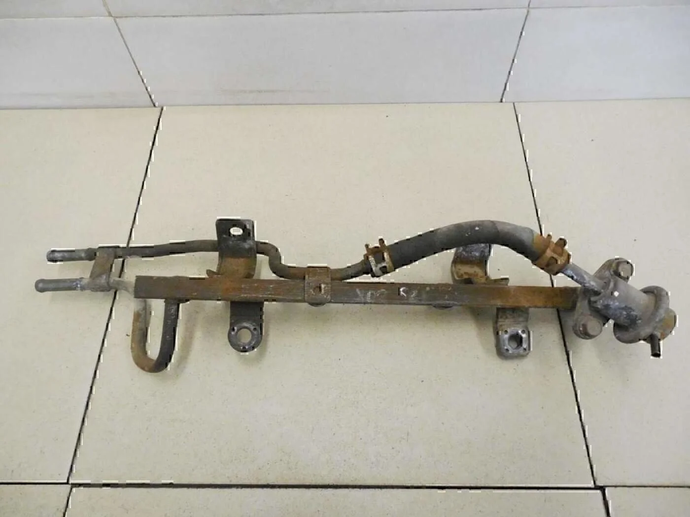 Рейка топливная (рампа) Hyundai-KIA Sephia 1993-1997 - миниатюра 4