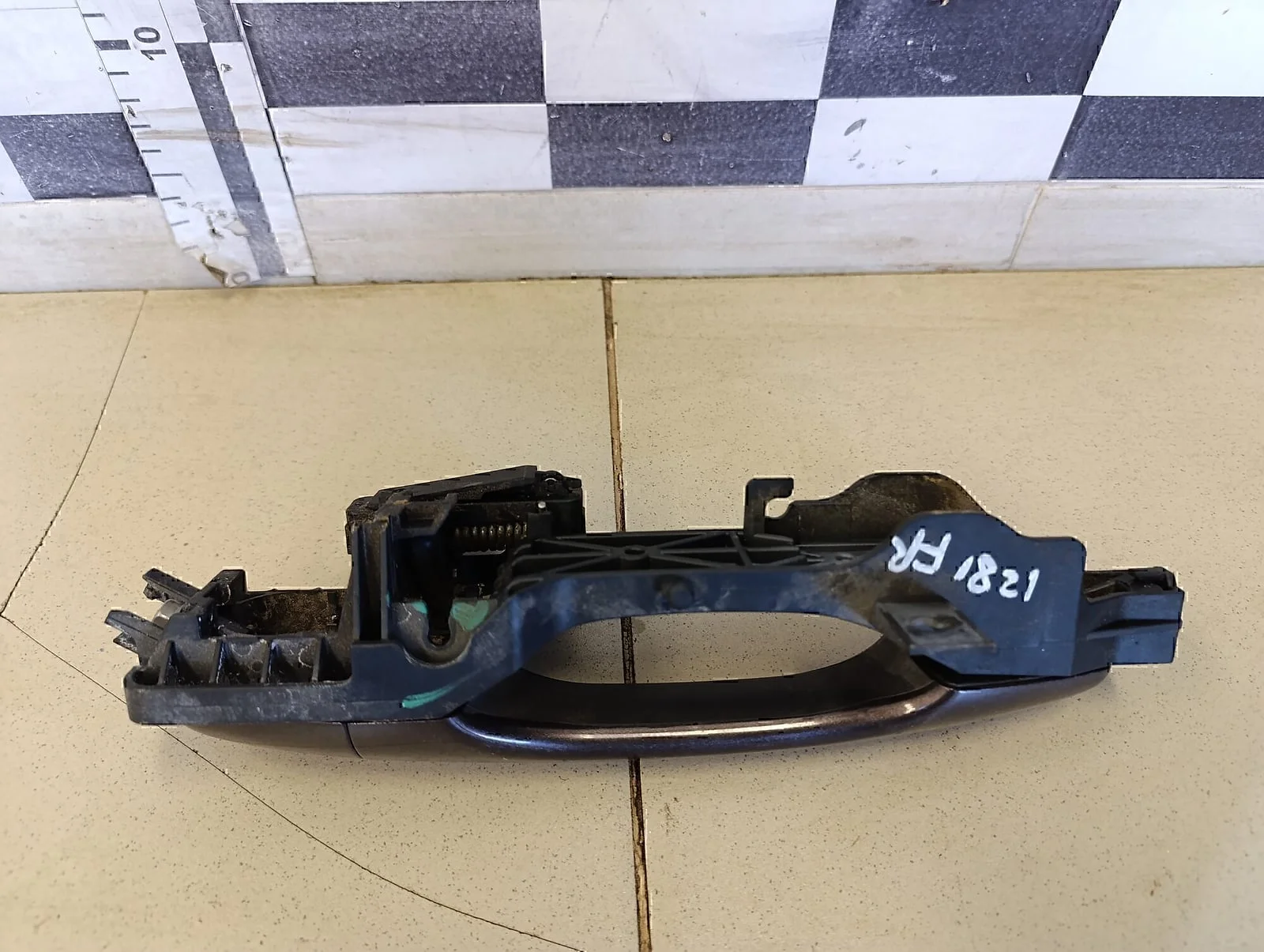 Кронштейн ручки Hyundai-KIA ix35/Tucson 2010-2015 - миниатюра 3