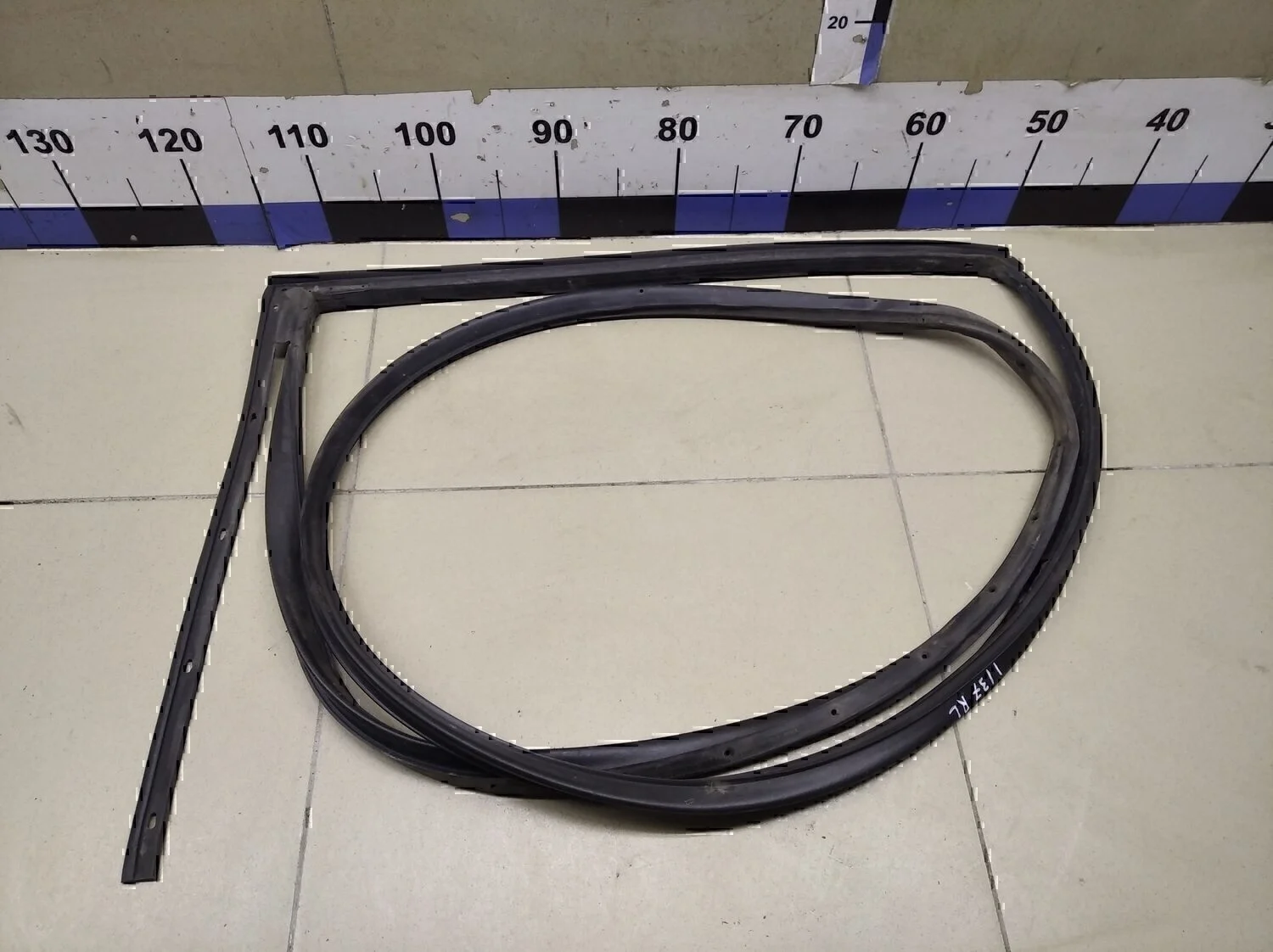 Уплотнитель двери Hyundai-KIA i30 2007-2012 - миниатюра 2