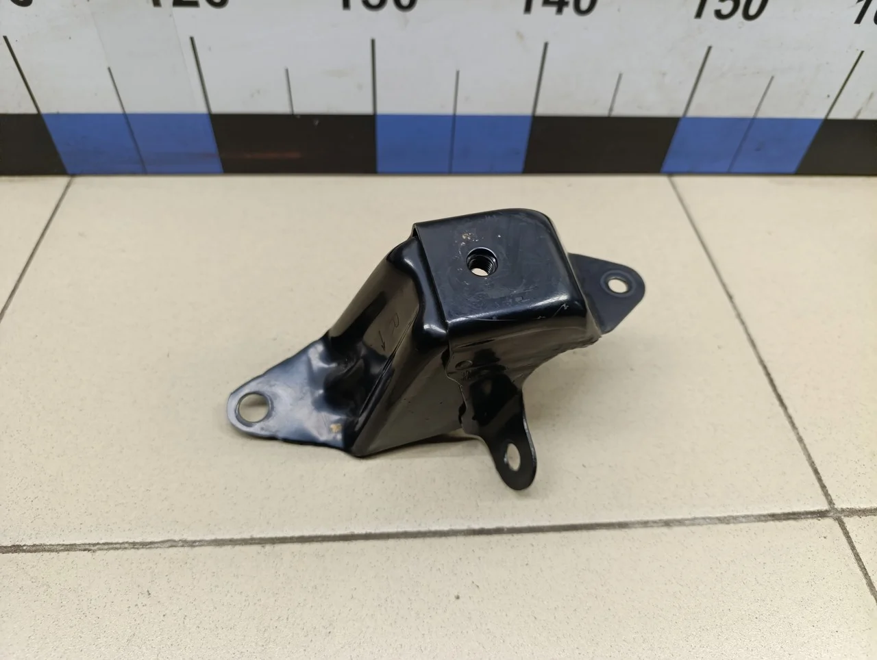 Кронштейн сиденья TOYOTA Yaris 2005-2011 - миниатюра 2