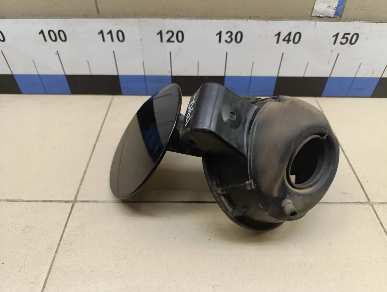 Лючок бензобака VW Golf V Plus 2005-2014 - миниатюра 9