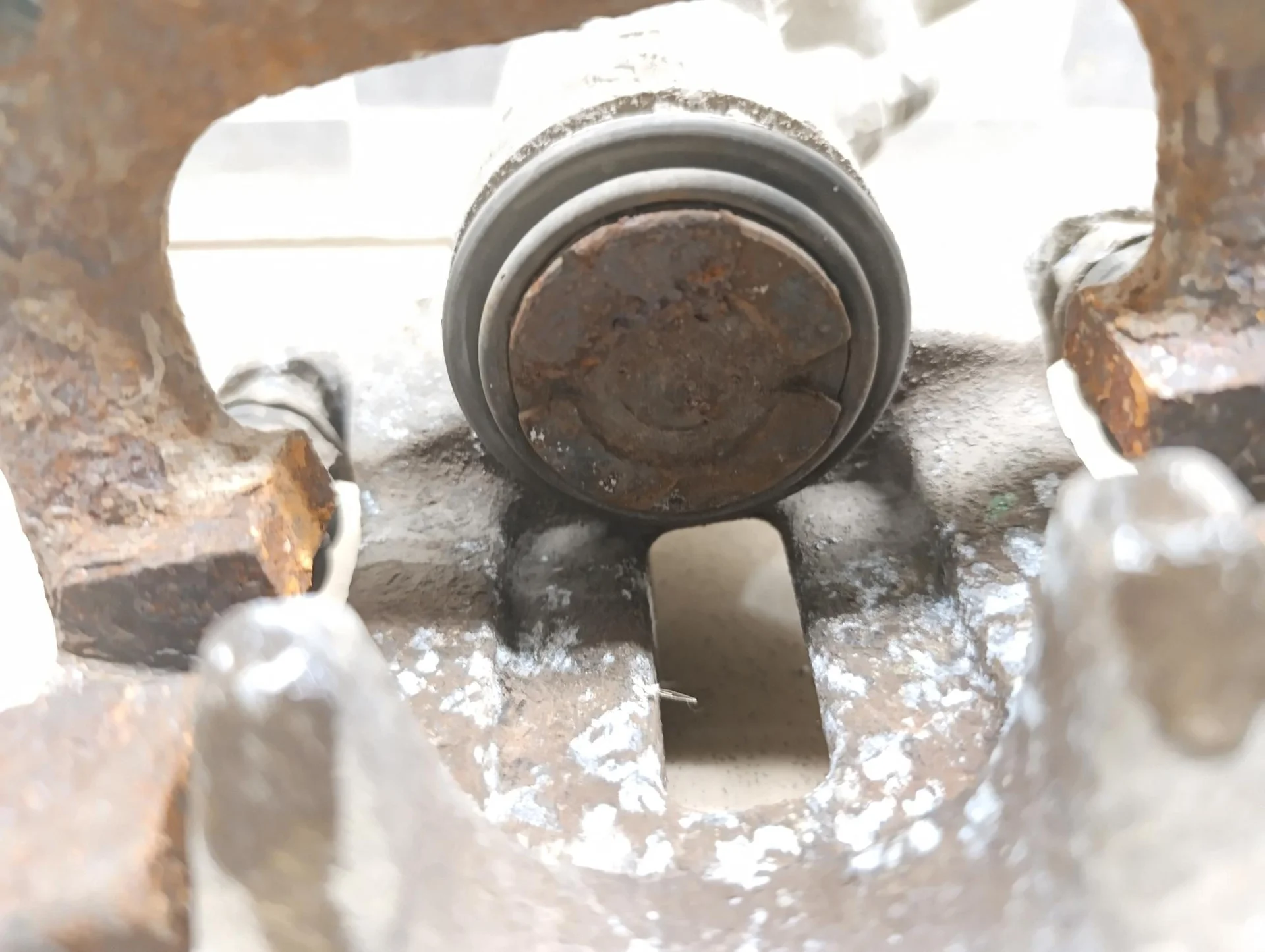 Суппорт задний правый Audi Yeti 2009> - миниатюра 8