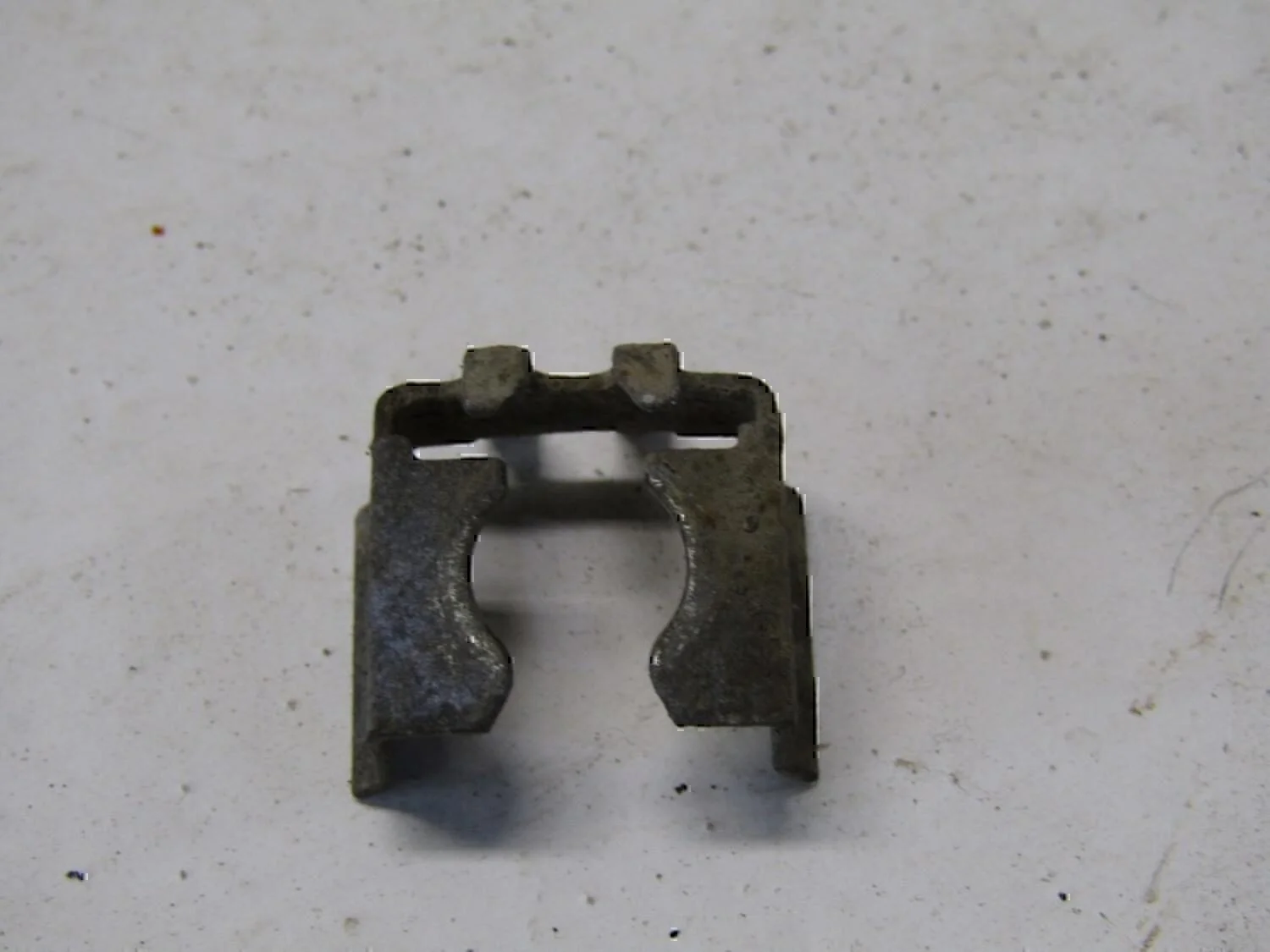 Крепеж форсунки Hyundai-KIA RIO 2000-2004 - миниатюра 2
