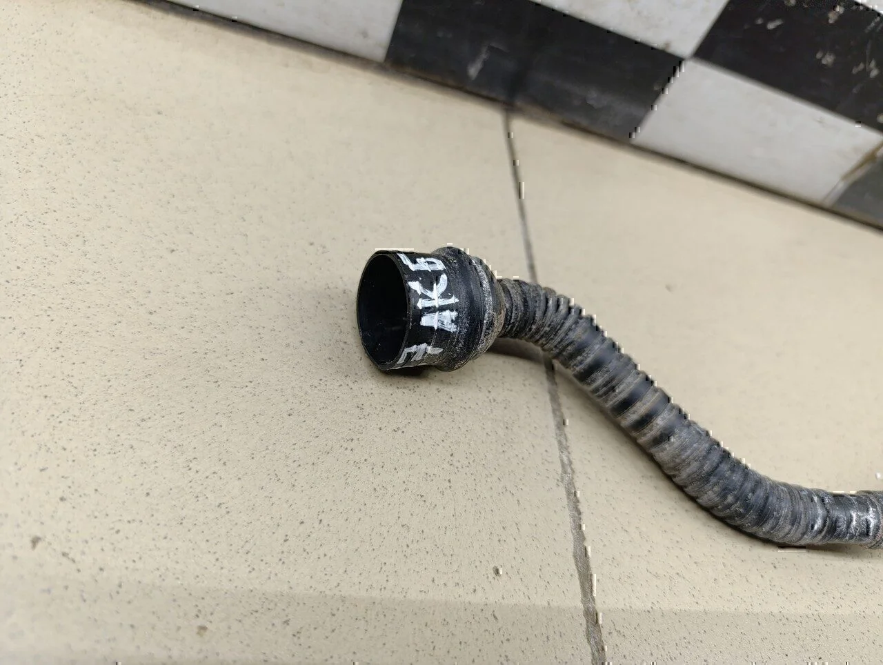 Трубка вентиляционная RENAULT Logan II 2014> - миниатюра 2