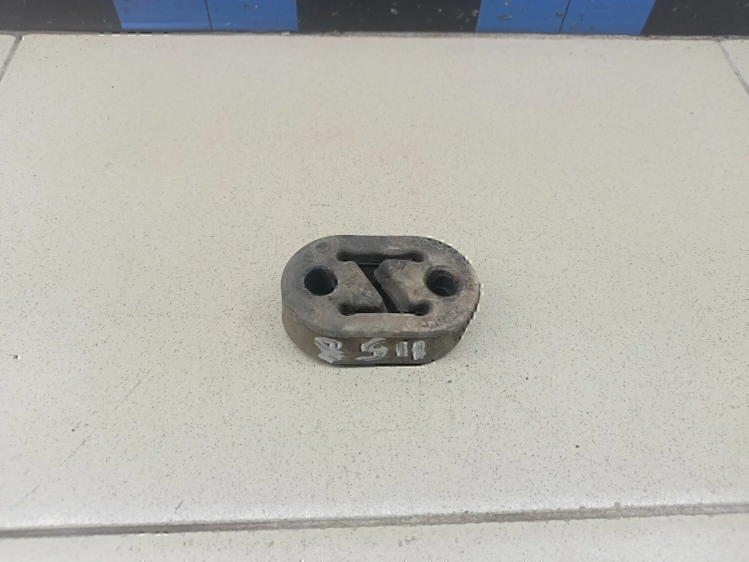 Резинка подвеса глушителя NISSAN Qashqai (J11) 2014> - изображение 1