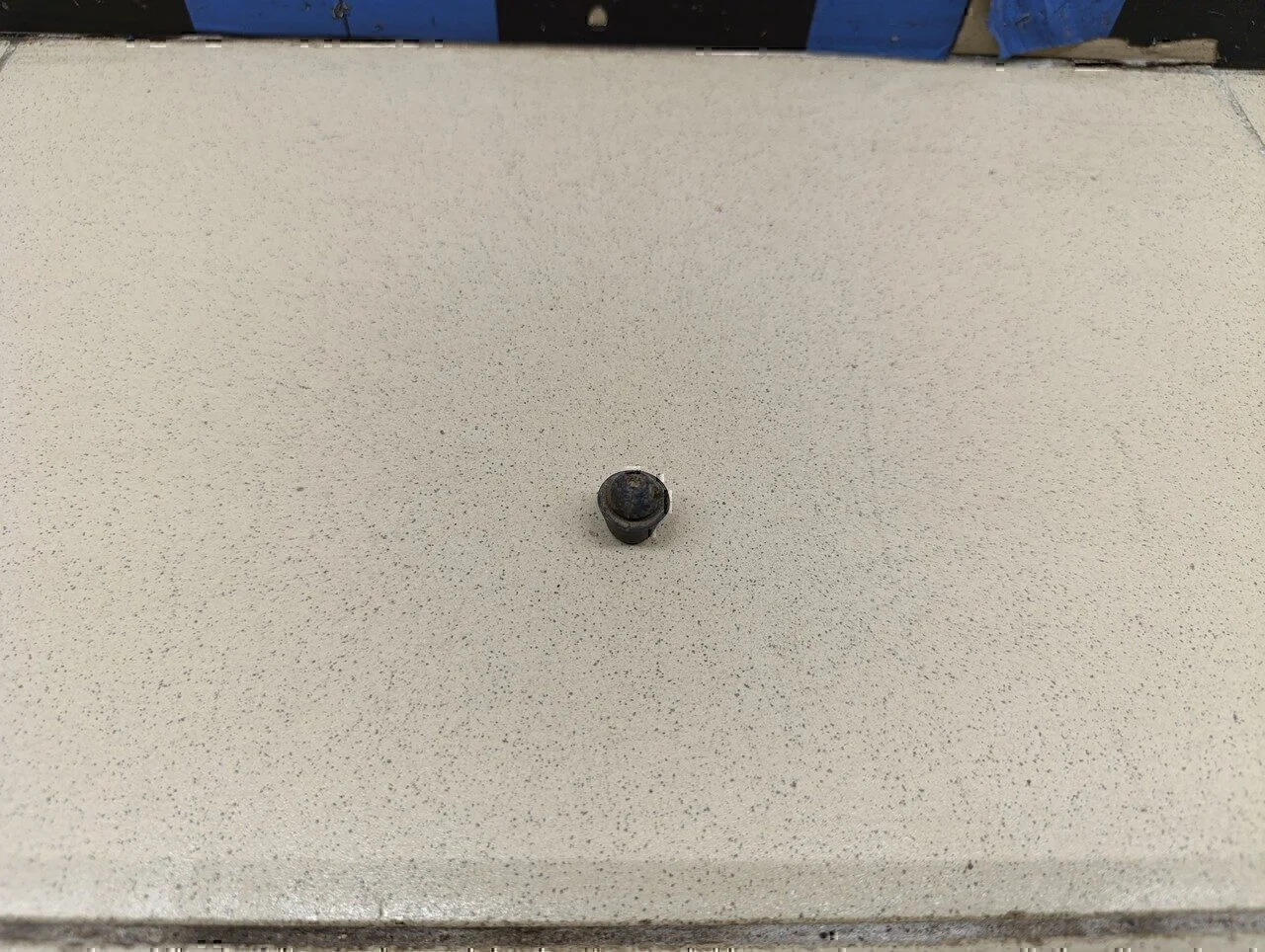 Отбойник капота Hyundai-KIA Elantra 2000-2005 - миниатюра 2