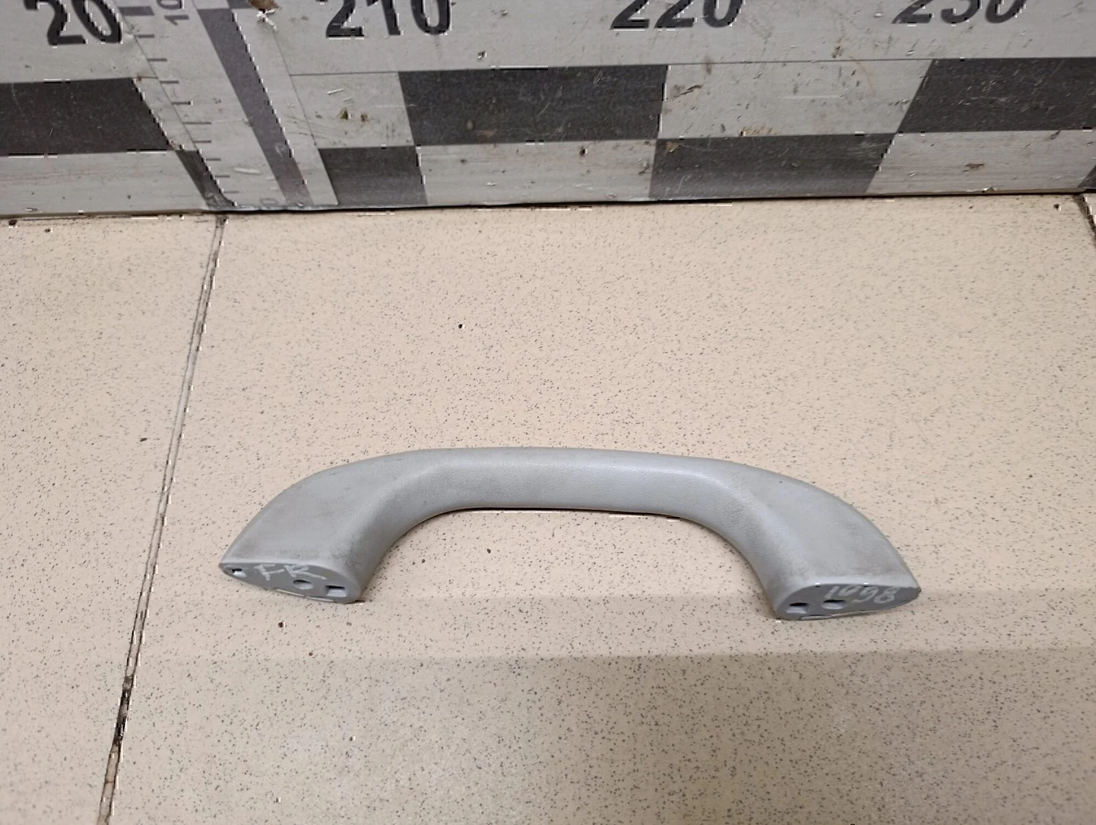 Ручка внутренняя потолочная MAZDA BT-50 2006-2012 - миниатюра 2