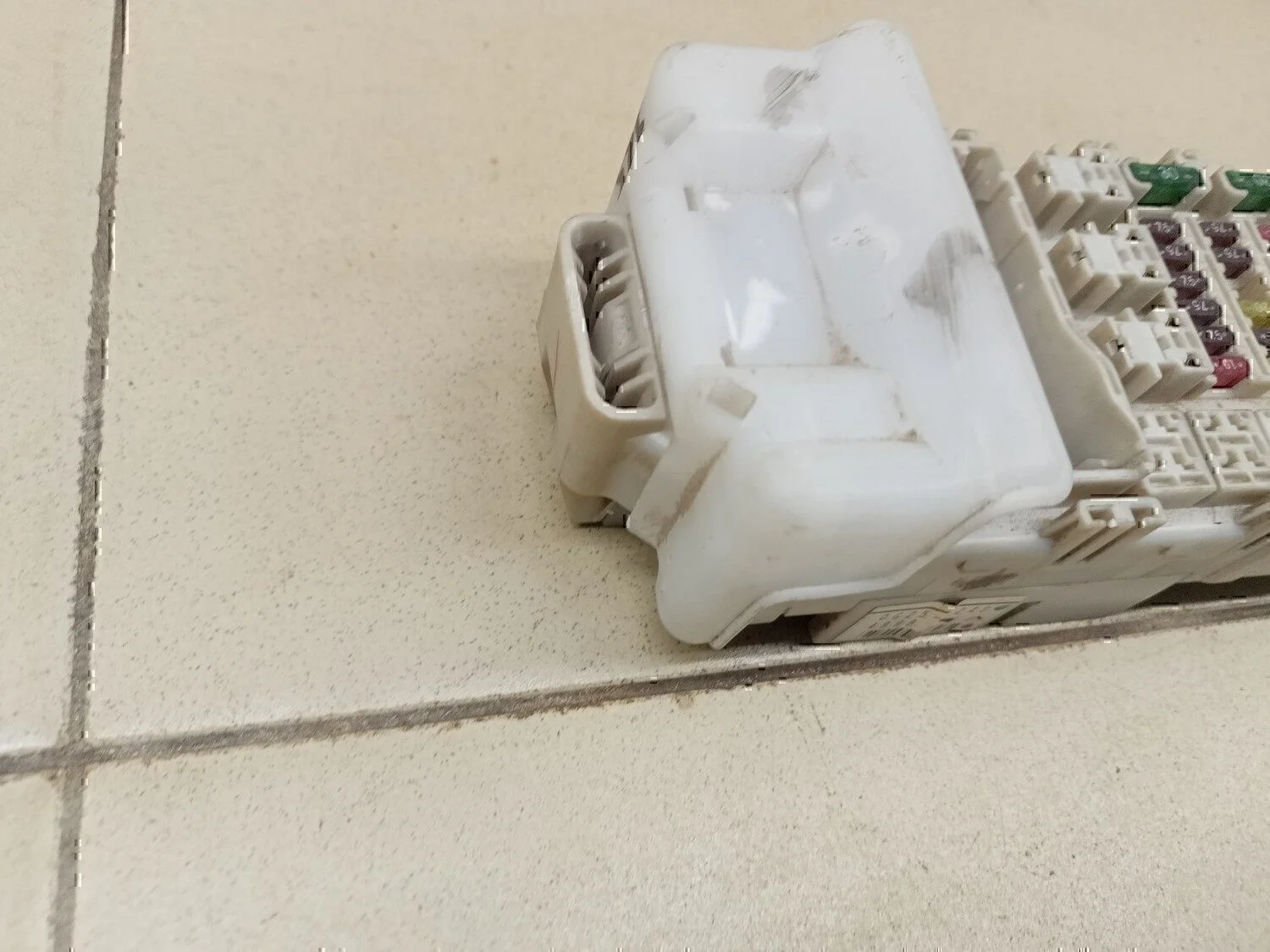 Блок предохранителей MITSUBISHI Lancer Cedia 2000-2003 - миниатюра 5