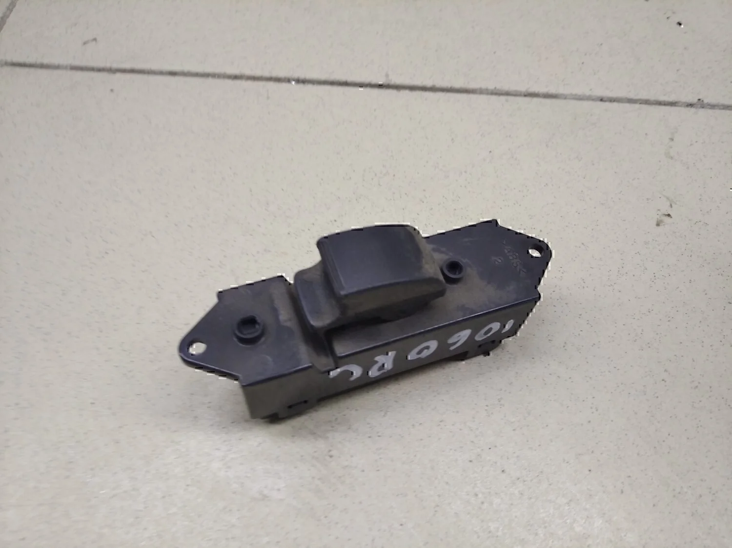 Кнопка стеклоподъемника PEUGEOT 4007 2008-2013 - изображение 1