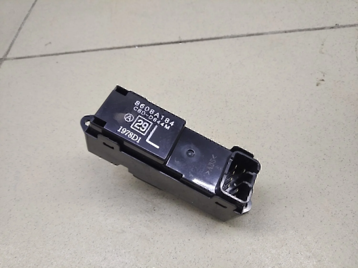 Кнопка стеклоподъемника PEUGEOT 4007 2008-2013 - миниатюра 3