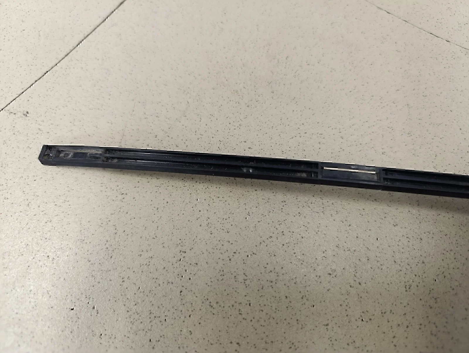 Молдинг двери Hyundai-KIA Elantra 2000-2005 - миниатюра 3