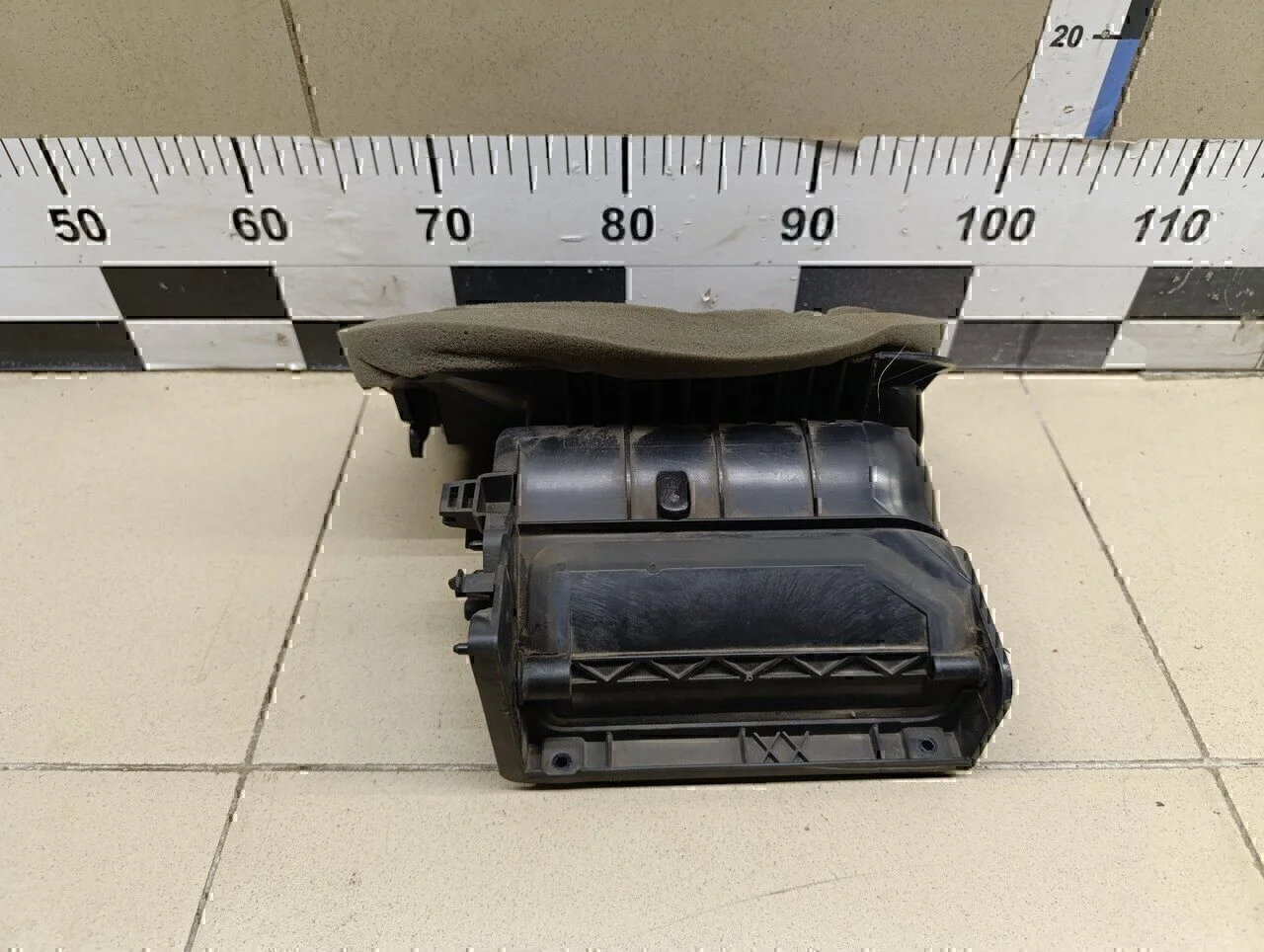 Воздухозаборник (внутри) Audi Jetta 2006-2011 - миниатюра 10