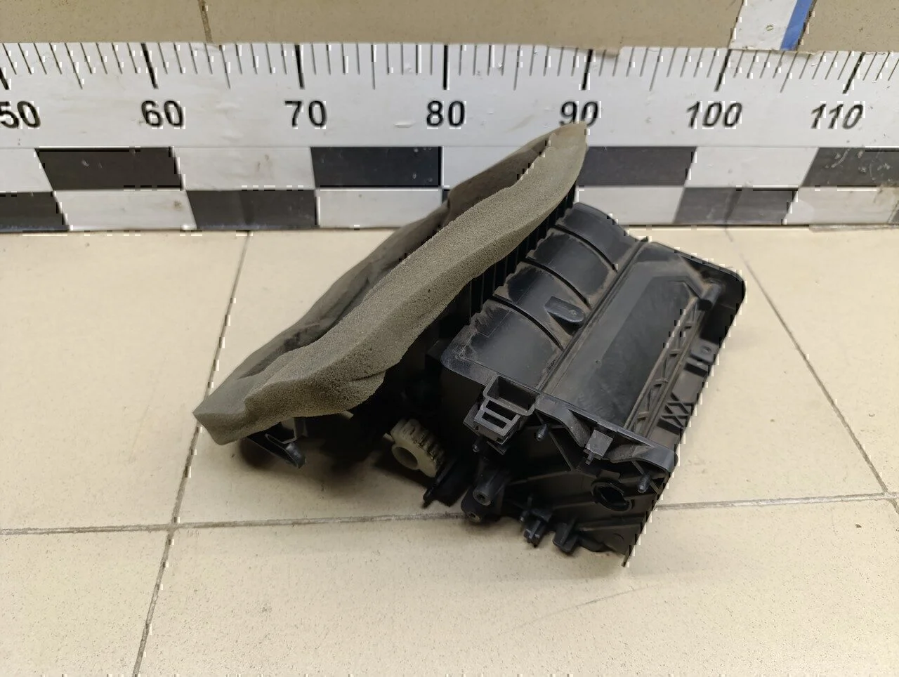Воздухозаборник (внутри) Audi Jetta 2006-2011 - миниатюра 5