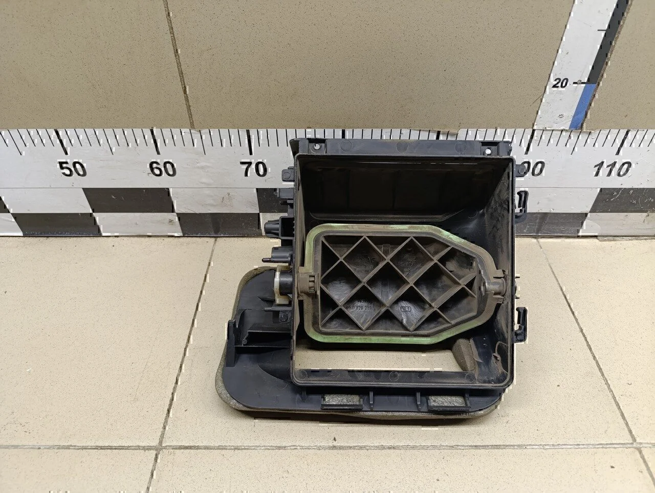 Воздухозаборник (внутри) Audi Jetta 2006-2011 - миниатюра 7