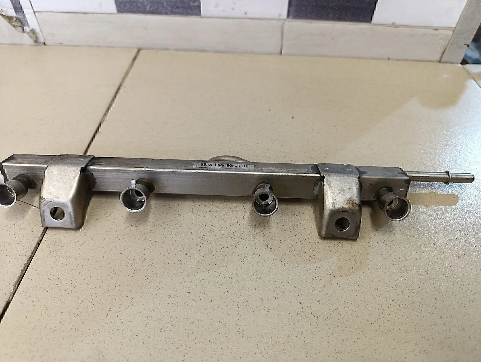 Рейка топливная (рампа) GEELY EMGRAND EC7 2011-2016 - миниатюра 2